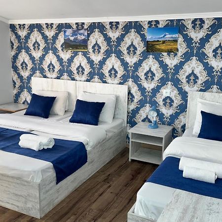Byurakan Guesthouse & Cottage ภายนอก รูปภาพ