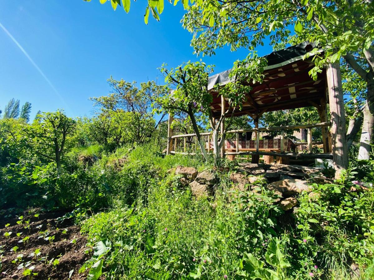 Byurakan Guesthouse & Cottage ภายนอก รูปภาพ