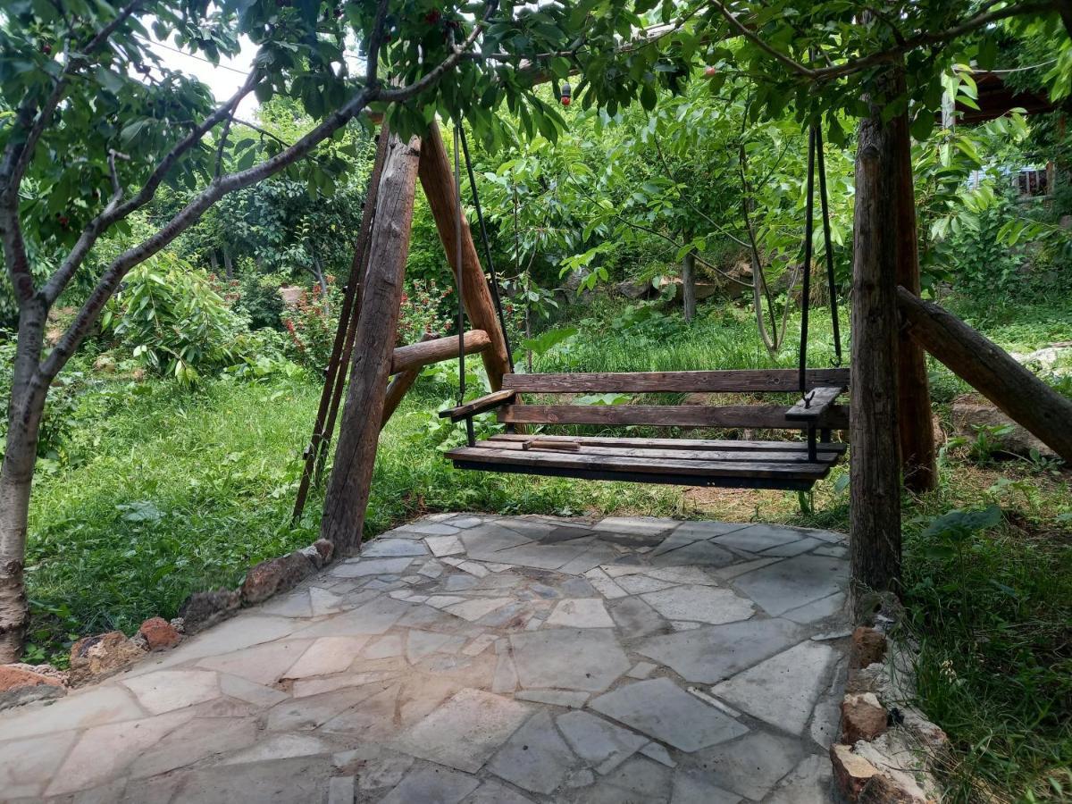Byurakan Guesthouse & Cottage ภายนอก รูปภาพ