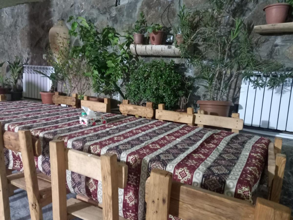 Byurakan Guesthouse & Cottage ภายนอก รูปภาพ