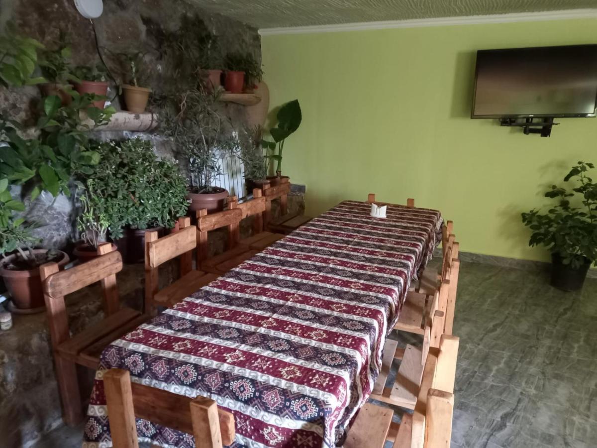 Byurakan Guesthouse & Cottage ภายนอก รูปภาพ