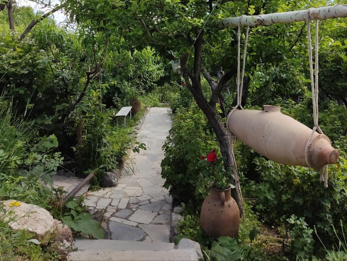Byurakan Guesthouse & Cottage ภายนอก รูปภาพ
