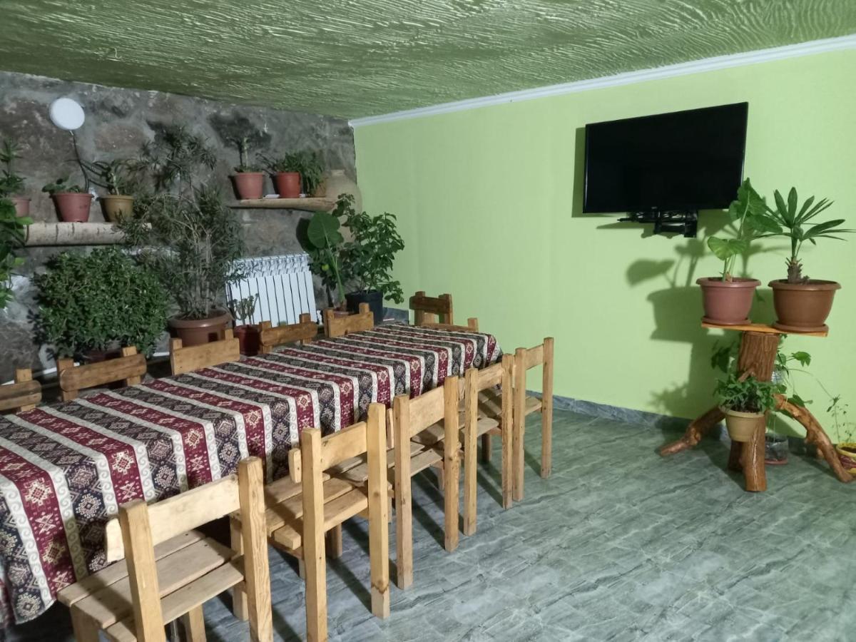 Byurakan Guesthouse & Cottage ภายนอก รูปภาพ