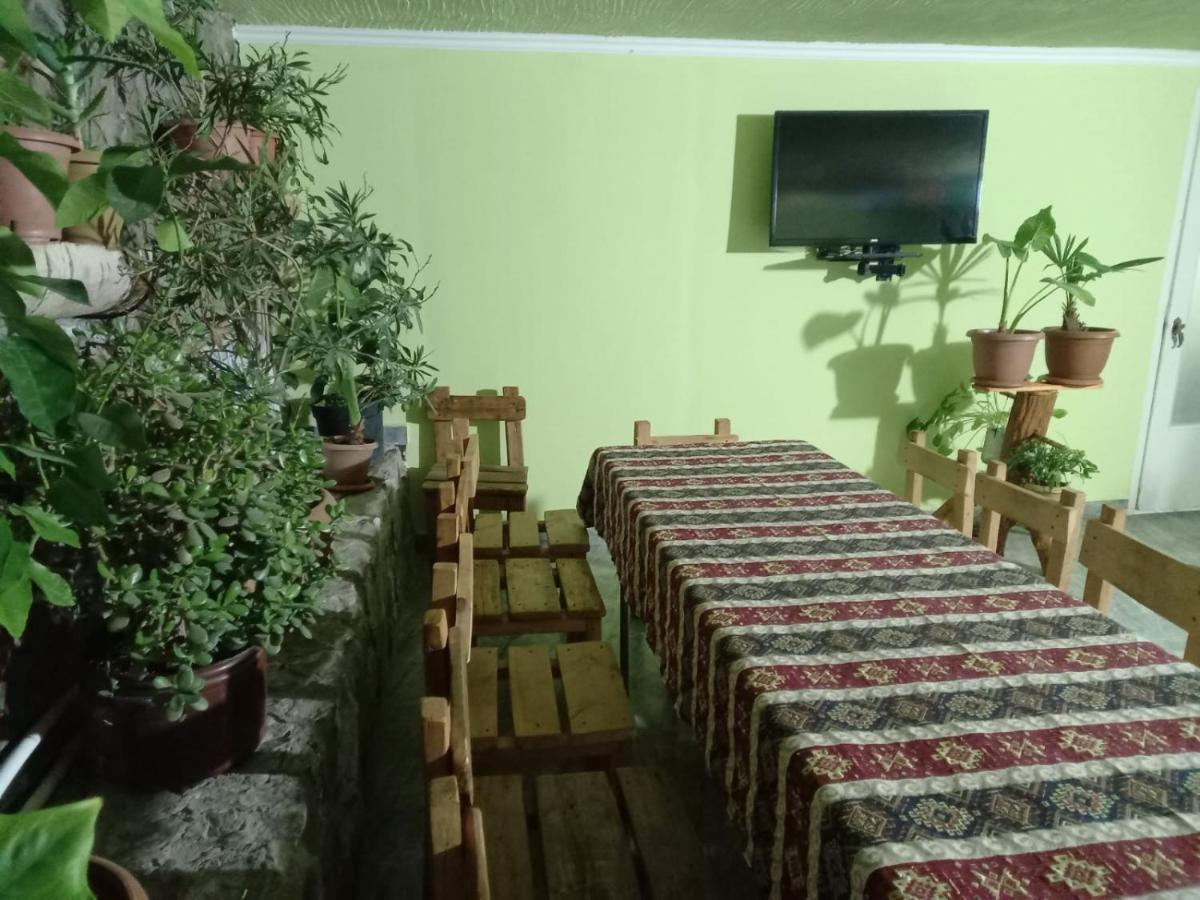 Byurakan Guesthouse & Cottage ภายนอก รูปภาพ