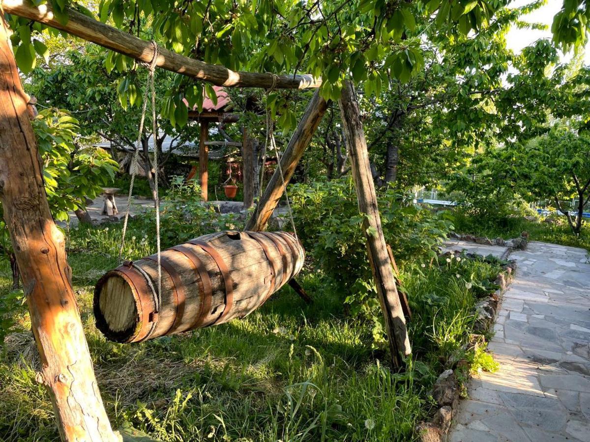 Byurakan Guesthouse & Cottage ภายนอก รูปภาพ