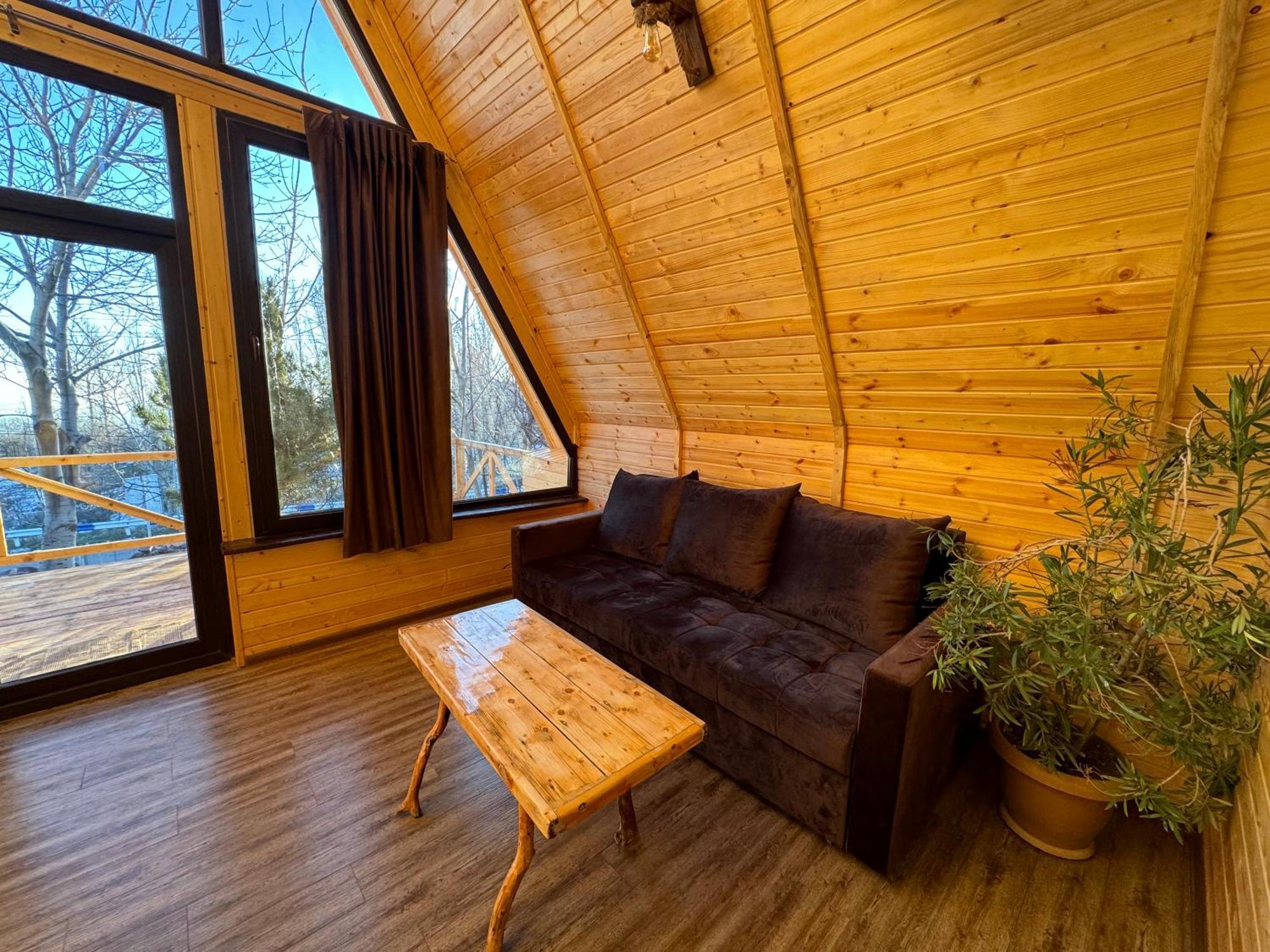 Byurakan Guesthouse & Cottage ภายนอก รูปภาพ
