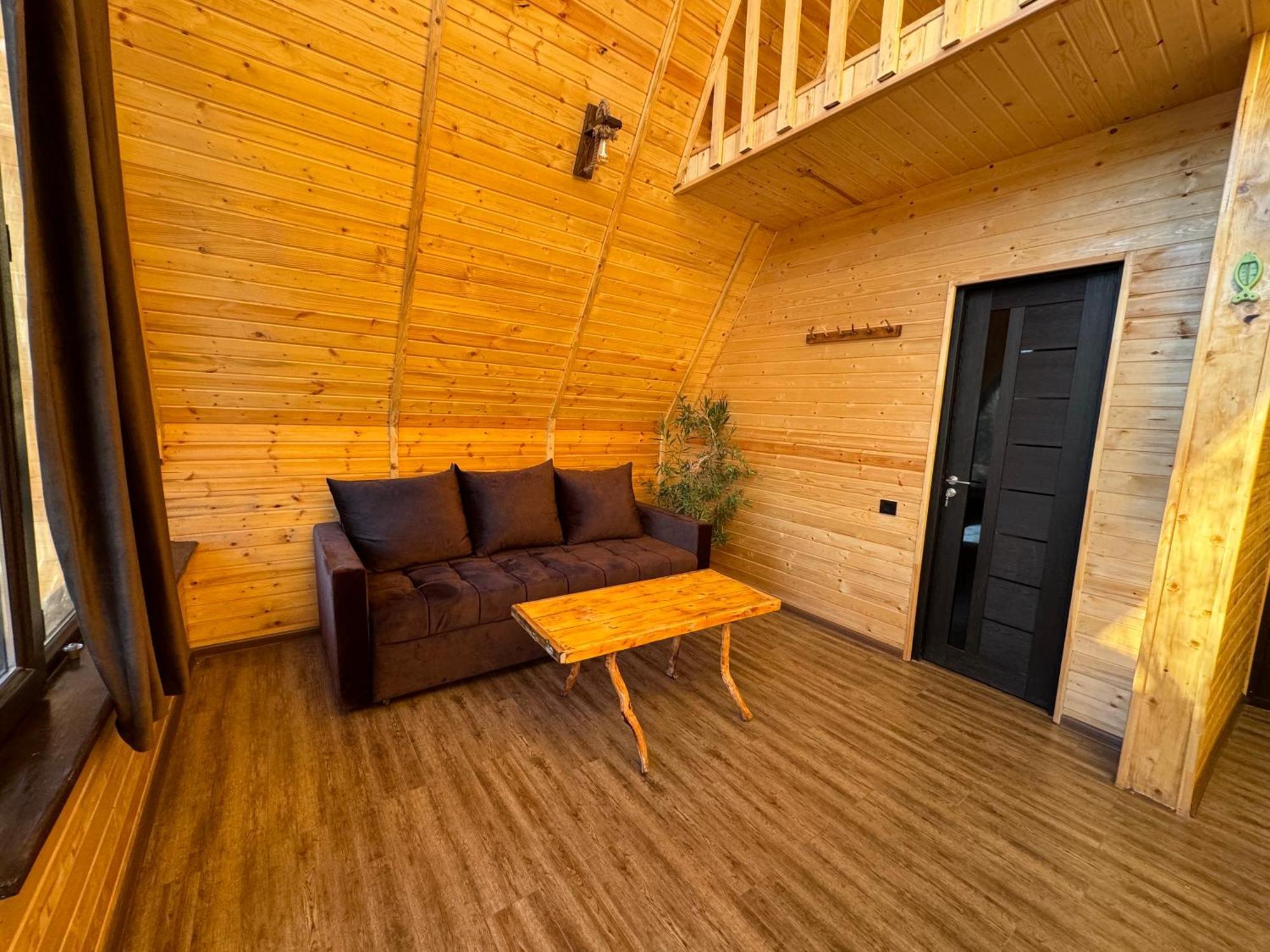 Byurakan Guesthouse & Cottage ภายนอก รูปภาพ
