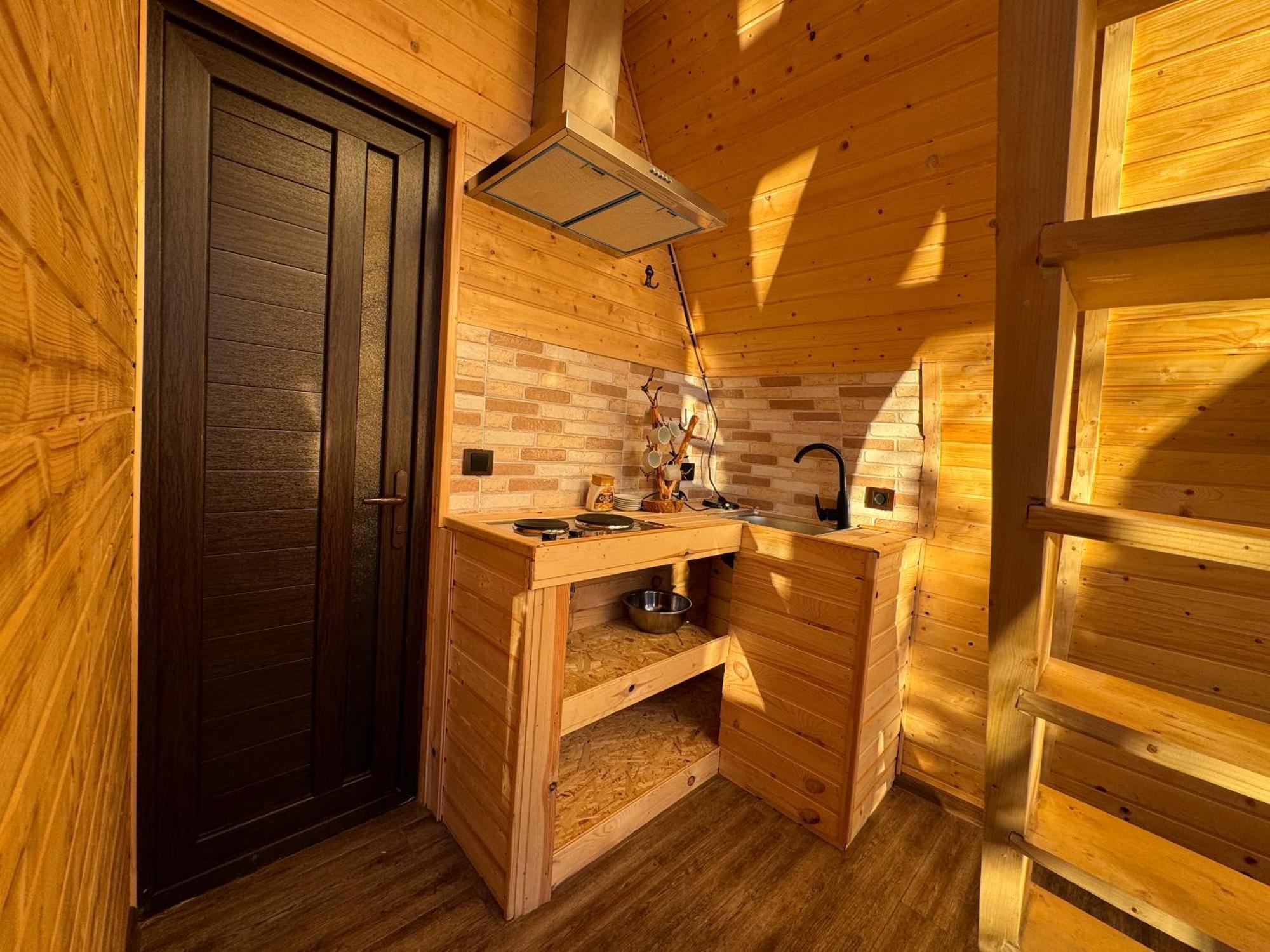 Byurakan Guesthouse & Cottage ภายนอก รูปภาพ