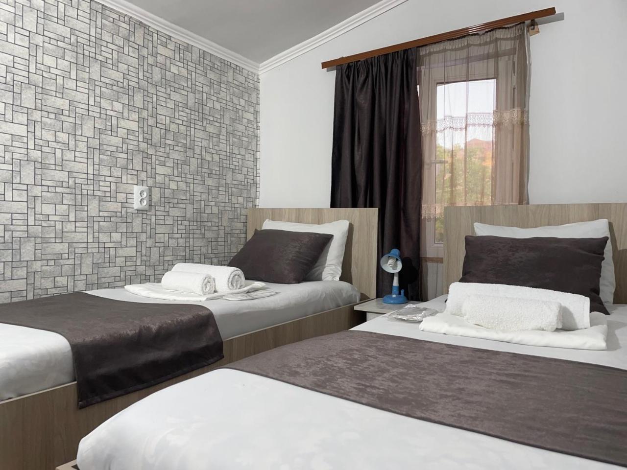 Byurakan Guesthouse & Cottage ภายนอก รูปภาพ