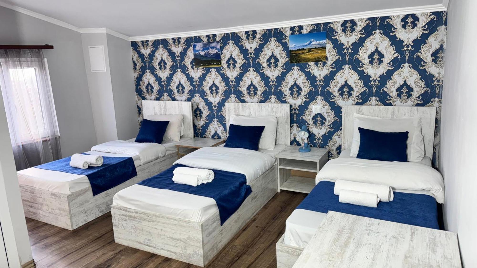 Byurakan Guesthouse & Cottage ภายนอก รูปภาพ