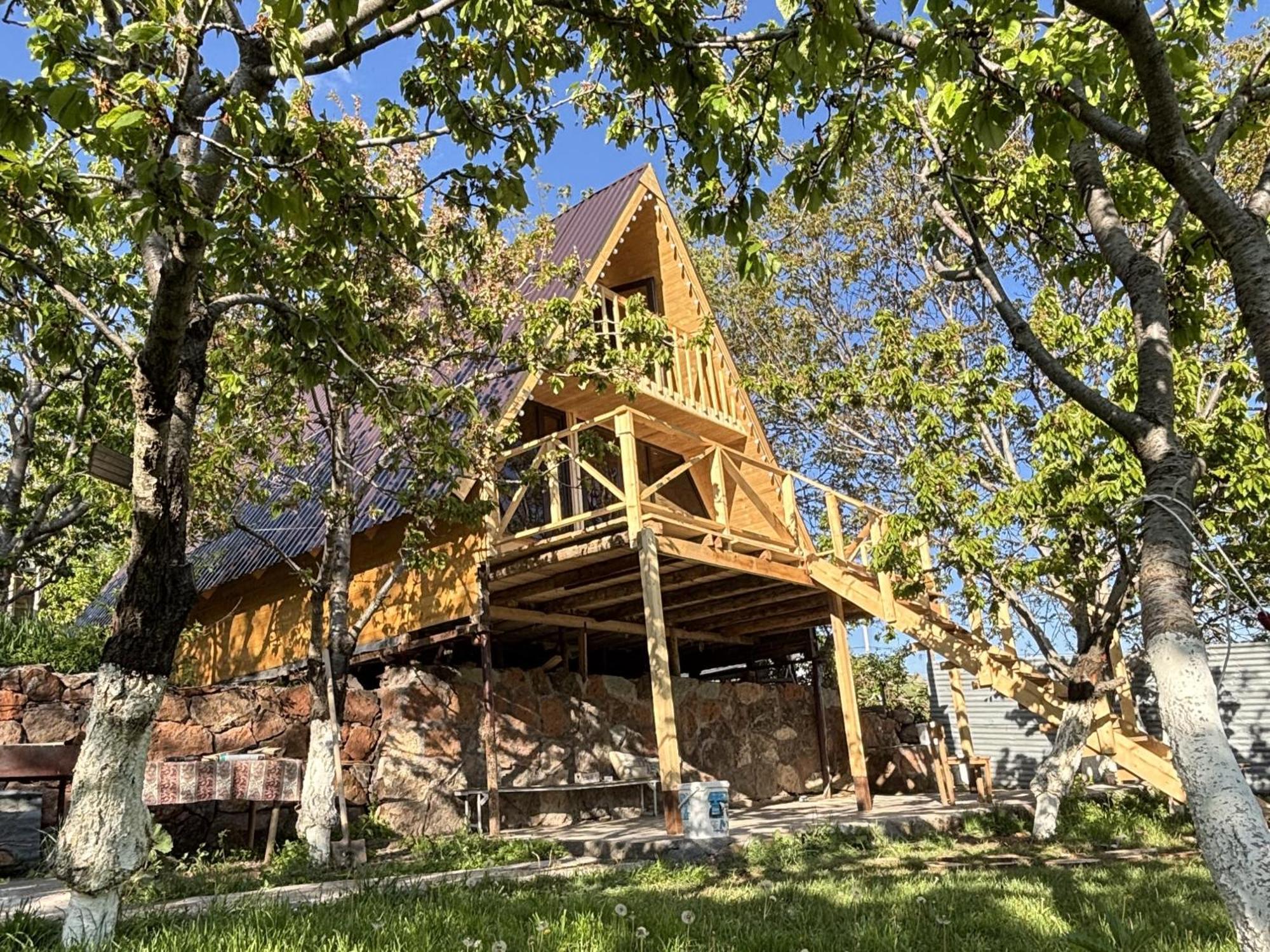 Byurakan Guesthouse & Cottage ภายนอก รูปภาพ